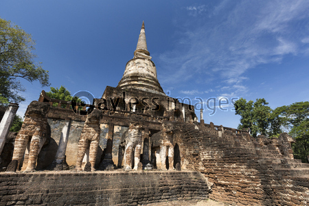 タイ国スコータイ県シーサッチャナライ歴史公園の遺跡ワット・チャーンローム