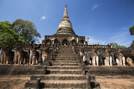 タイ国スコータイ県シーサッチャナライ歴史公園の遺跡ワット・チャーンローム