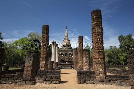 タイ国スコータイ県シーサッチャナライ歴史公園の遺跡ワット・チャーンローム