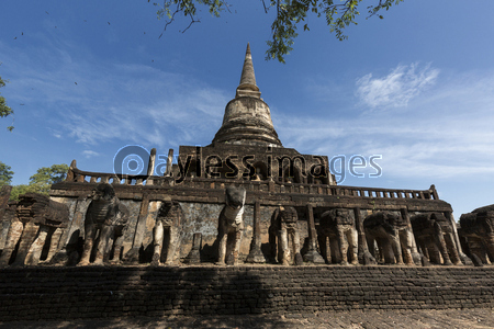 タイ国スコータイ県シーサッチャナライ歴史公園の遺跡ワット・チャーンローム