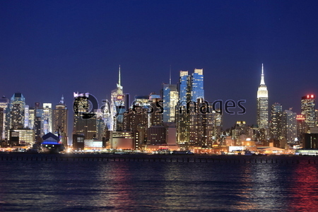 マンハッタン 夜景 商用利用可能な写真素材 イラスト素材ならストックフォトの定額制ペイレスイメージズ