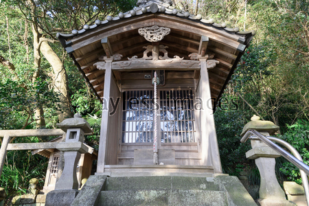 諏訪神社 葉山 祠 商用利用可能な写真素材 イラスト素材ならストックフォトの定額制ペイレスイメージズ 諏訪神社 葉山 祠 商用利用可能な写真素材 イラスト素材ならストックフォトの定額制ペイレスイメージズ