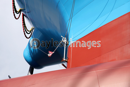 進水式 シャンパン割り ストックフォトの定額制ペイレスイメージズ