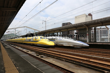 ドクターイエロー‼️ ドクターイエロー上りと500系新幹線 - 商用利用可能な写真素材
