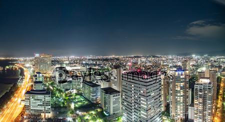 都市風景 福岡市 夜景 商用利用可能な写真素材 イラスト素材ならストックフォトの定額制ペイレスイメージズ