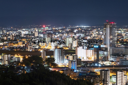 都市風景 熊本市 夜景 ストックフォトの定額制ペイレスイメージズ