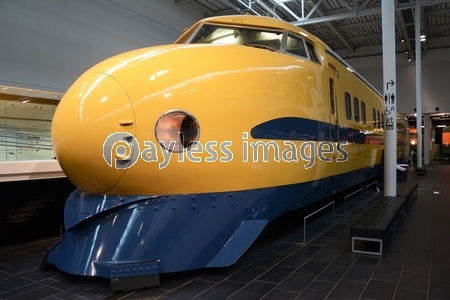 東海道 山陽新幹線 922形 ドクターイエロー 商用利用可能な写真素材 イラスト素材ならストックフォトの定額制ペイレスイメージズ