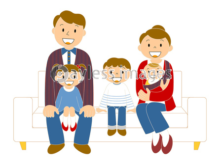 ソファーでくつろぐ5人家族 イラスト クリップアート ストックフォトの定額制ペイレスイメージズ