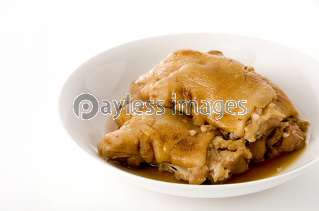 沖縄料理 てびち 豚足の煮付け 商用利用可能な写真素材 イラスト素材ならストックフォトの定額制ペイレスイメージズ