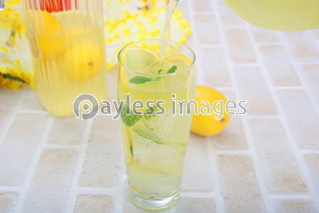 レモンスカッシュ 商用利用可能な写真素材 イラスト素材ならストックフォトの定額制ペイレスイメージズ レモンスカッシュ 商用利用可能な写真素材 イラスト素材ならストックフォトの定額制ペイレスイメージズ