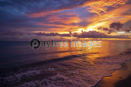 タイ国トラート県夕暮れのビーチ