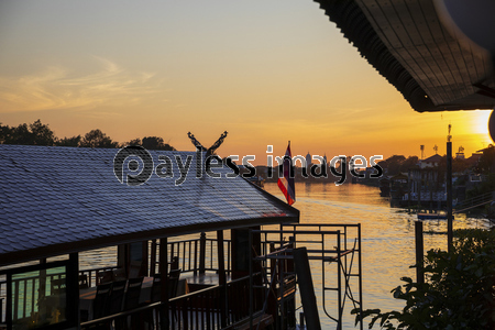 アユタヤのチャオプラヤー川の夕日