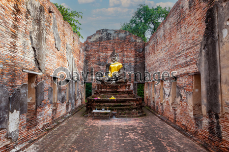 タイ国アユタヤの遺跡ワット・ボロム・プッ...