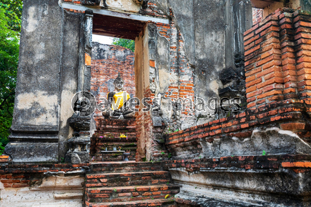 タイ国アユタヤの遺跡ワット・ボロム・プッ...