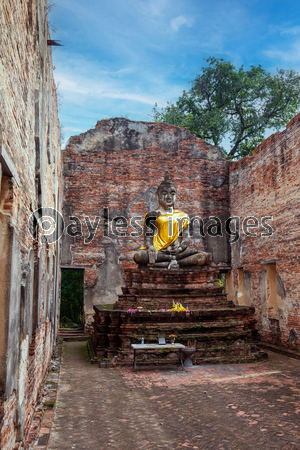 タイ国アユタヤの遺跡ワット・ボロム・プッ...