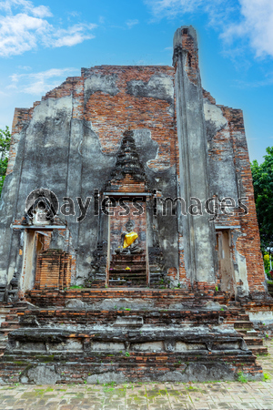 タイ国アユタヤの遺跡ワット・ボロム・プッ...