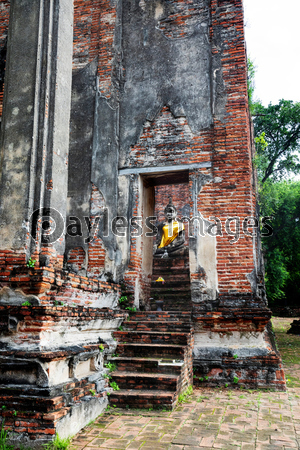 タイ国アユタヤの遺跡ワット・ボロム・プッ...