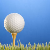 Golfball+on+tee+in+grass.