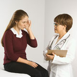 Doctor+examining+patient.