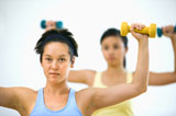 Women+lifting+hand+weights