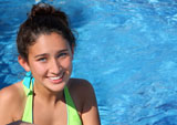 Pretty+teen+girl+in+a+pool