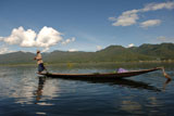 Fisherman+leg+rowing
