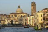 Buildings+on+the+banks+of+a+canal+in+Venice%2C+Italy