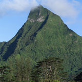 Mountain+Peak+at+Moorea+in+Tahiti