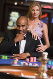 Couple+in+casino+playing+roulette+%28selective+focus%29