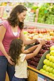 Woman+and+daughter+shopping+for+apples+at+a+grocery+store