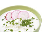 bowl+of+cottage+cheese+with+chive+and+radish