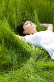beautiful+girl+lying+down+of+grass.+Copy+space
