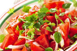 Summer+tomato+salad+with+onions+and+herbs+