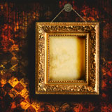 Grungy+tattered+wallpaper+with+empty+picture+frame+