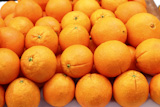 stacked+orange+fruits+rows+arranged+in+market+Valencia+Spain