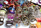 Bracelets+jewelry+showcase+shop+bargain+fashion