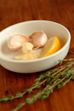 Garlic+and+lemon+in+a+white+bowl+on+table.