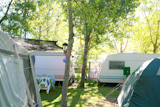 Camping+tents+caravan+in+green+trees+outdoor+summer+vacation
