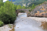 arch+stone+bridge+in+romanesque+Hecho+village+Huesca+Pyrenees+Spain
