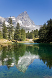 Lake+Bleu+and+the+south+face+of+Matterhorn.+Sunny+summer+day.+Valle+d%27Aosta%2C+Italy.