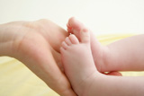 baby+feet+in+mother+hands+playing+together