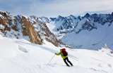 Male+skier+moving+down+in+snow+powder%3B+envers+du+plan%2C+vall%3F%C2%A8e+blanche%2C+Chamonix%2C+Mont+Blanc+massif%2C+France%2C+Europe.+