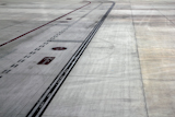 landing+runway+road+airplanes+traffic+horizontal+signals+lines