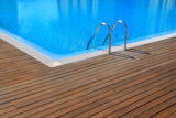 blue+swimming+pool+with+teak+wood+flooring+stripes+summer+vacation