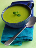 Close-up+of+pea+soup+in+a+bowl+with+a+spoon+beside+it