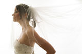 Side+profile+of+a+young+bride+wearing+a+veil