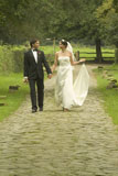 A+newly+married+couple+walking+on+a+trail+in+a+garden