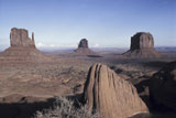 Large+buttes+in+desert