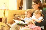 Mother+reading+story+with+twin+little+girls+3