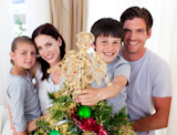 Portrait,of,a,family,decorating,a,Christmas,tree
